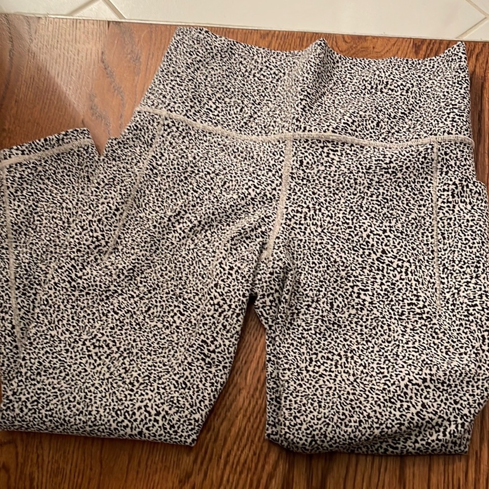 Athleta salutation stash textured tight - Picture 1 of 8